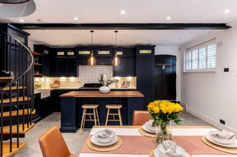 Open plan kitchen diner