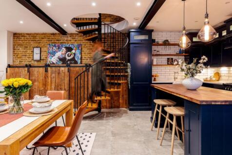 Open plan kitchen diner