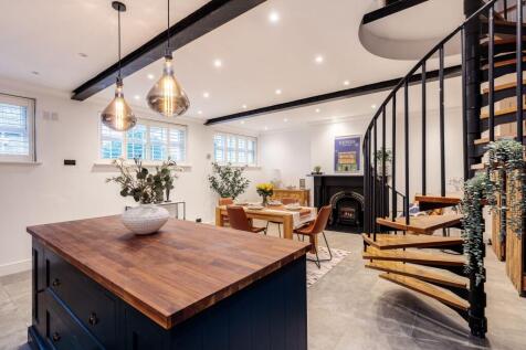 Open plan kitchen diner