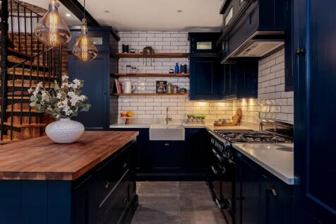Open plan kitchen diner