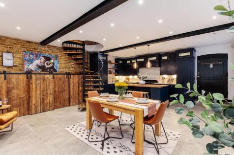 Open plan kitchen diner