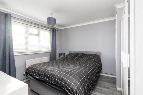48 Sandown Road bedroom1.jpg