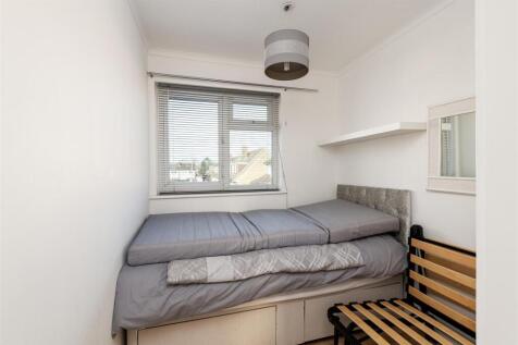 48 Sandown Road bedroom3.jpg