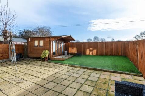 48 Sandown Road garden1.jpg