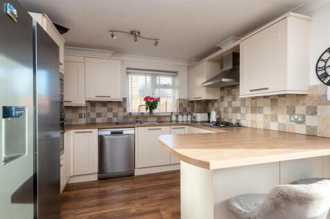 48 Sandown Road kitchen.jpg