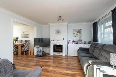 48 Sandown Road living room.jpg