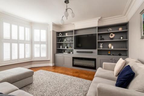 20 Old Road West living room1.jpg