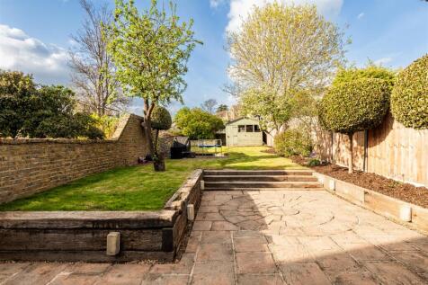 20 Old Road West garden2.jpg