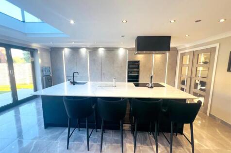 Kitchen, Dinner and TV Louge