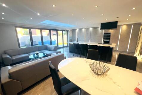 Kitchen, Dinner and TV Louge