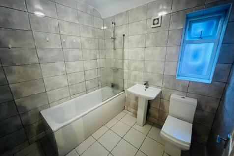 Bathroom 1.jpeg
