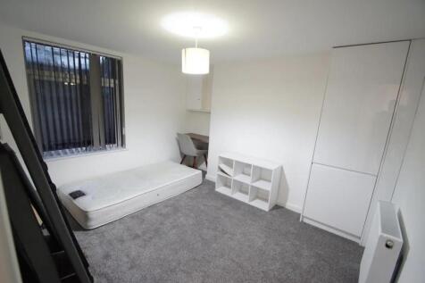 39 Wellington St. PR1 8TQ [11].jpg