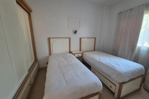 Bed 2 storage 