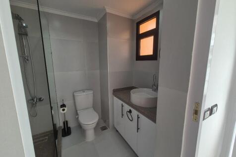spacious bathroom 