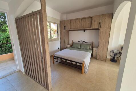 Bedroom &amp; storage
