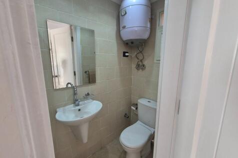 Fully tile washroom