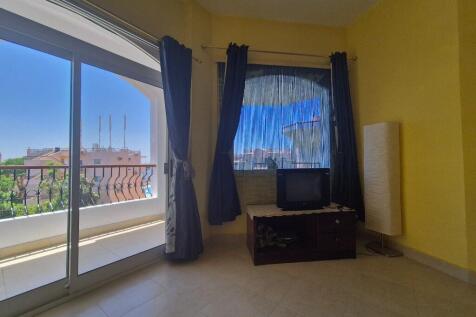 Lounge to balcony 