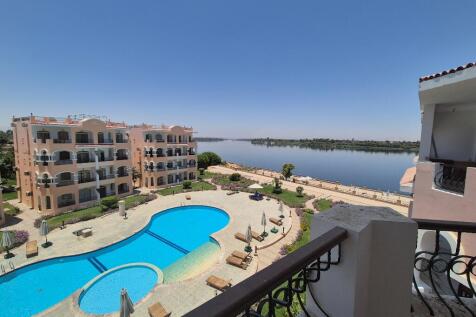 balcony Nile &amp; pool 