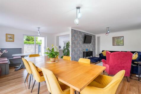 Dining Room/Sung