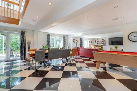 Dining/Games Room