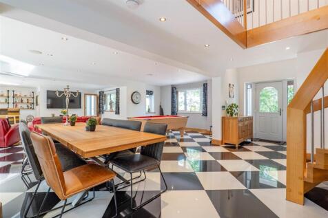 Dining/Games Room