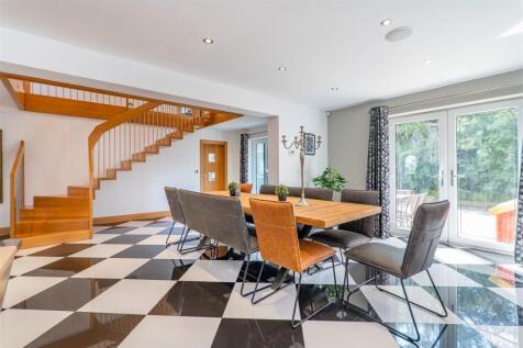 Dining/Games Room