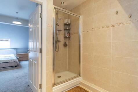 Master Ensuite