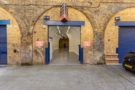 An empty arch with white lining