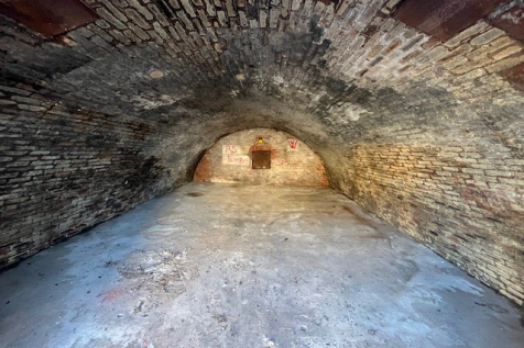 The front of an arch.