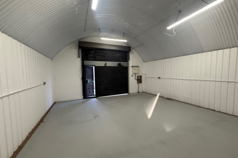 An empty arch with white lining