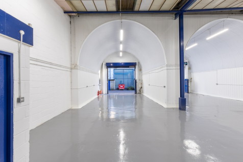 An empty arch with white lining