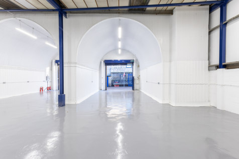 An empty arch with white lining