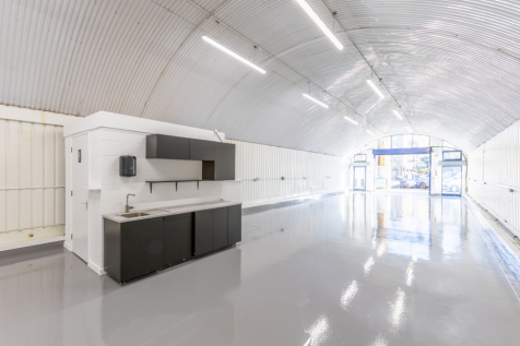 An empty arch with white lining