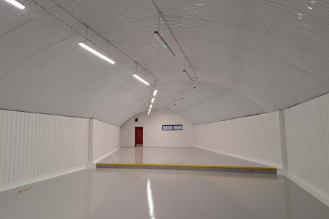 An empty arch with white lining