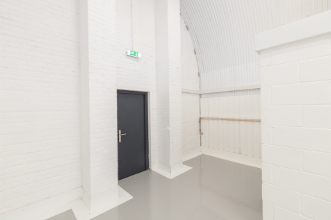 Rear access of an arch