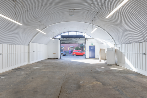 An empty arch with white lining