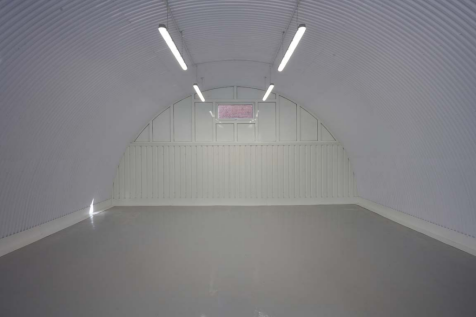 An empty arch with white lining