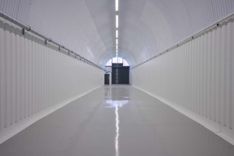 An empty arch with white lining