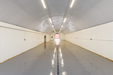 An empty arch with white lining