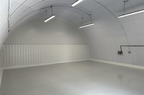 An empty arch with white lining