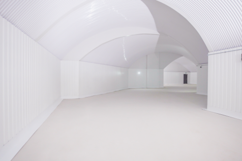An empty arch with white lining