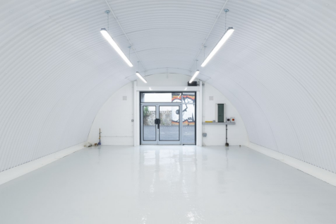 An empty arch with white lining, made up of two interlinked arches.