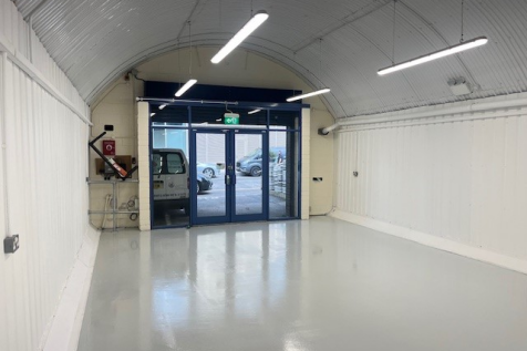 An empty arch with white lining