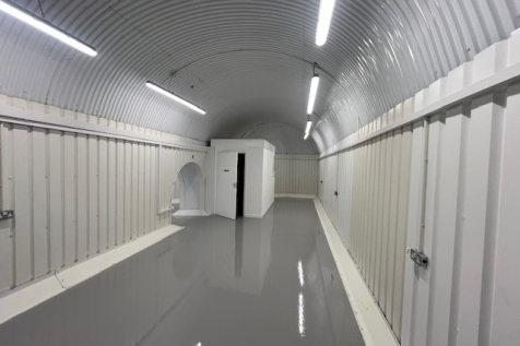 An empty arch with white lining