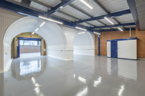 An empty arch with white lining