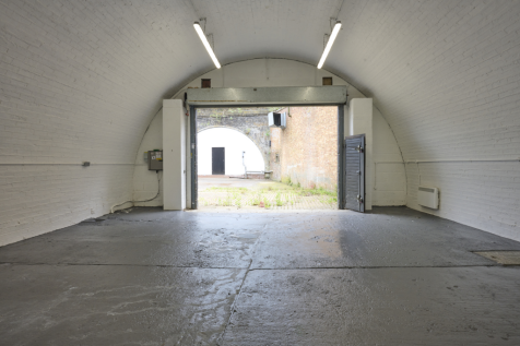 An empty arch with white lining
