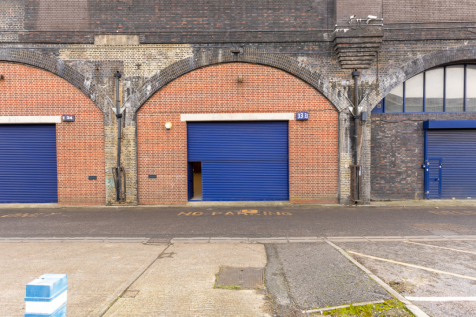 An empty arch with white lining