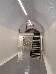 An empty arch with white lining