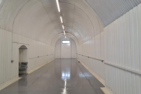 An empty arch with white lining