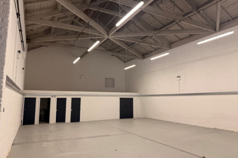 An empty arch with white lining